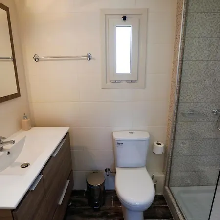 Makris Yialos * לאסי