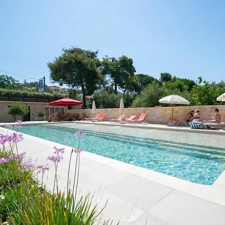 Makris Yialos לאסי