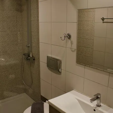 Makris Yialos * לאסי