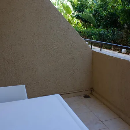 Makris Yialos לאסי