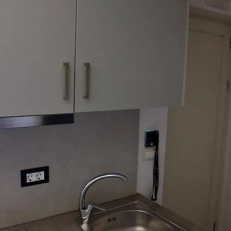 Makris Yialos * לאסי