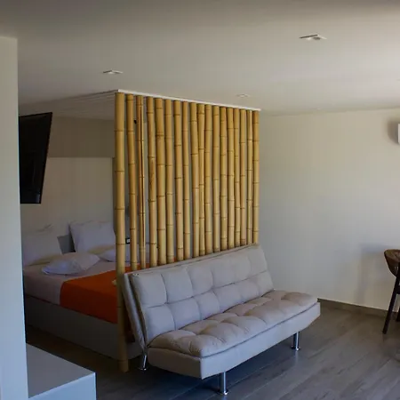 Makris Yialos * לאסי