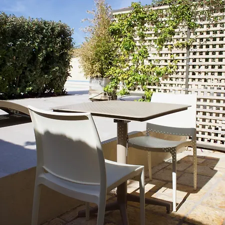 Makris Yialos * לאסי