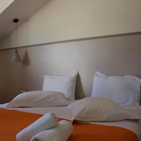 Makris Yialos לאסי